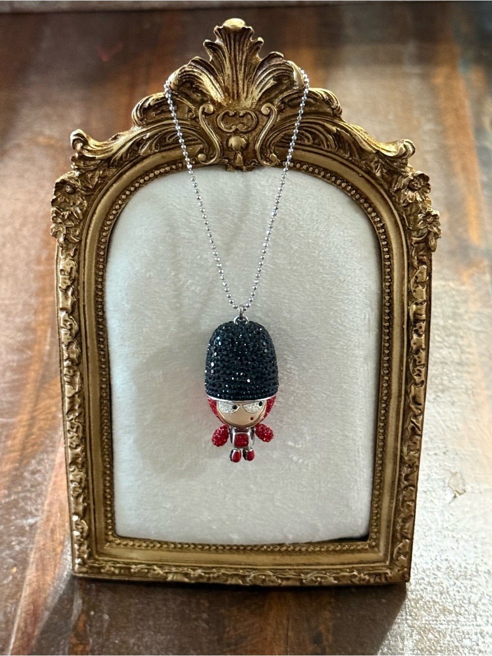 Swarovski Eliot Great Britain GB Crystal Necklace Retired Limited 2012 EUC